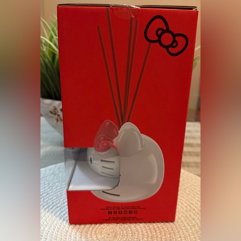 Hello Kitty Head Ceramic Reed Diffuser - Picture 3 of 6